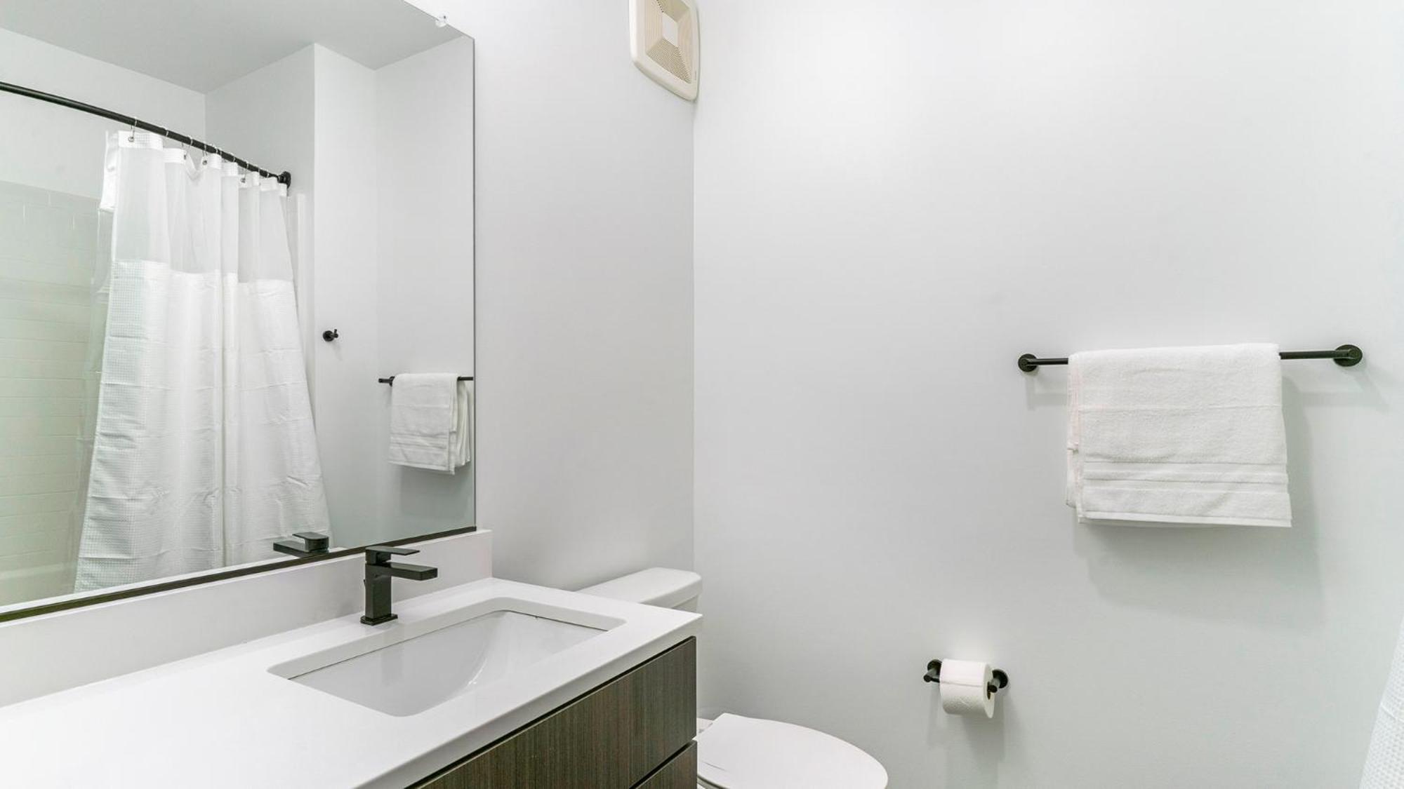 Sphere Condos By Barsala Richmond Ngoại thất bức ảnh